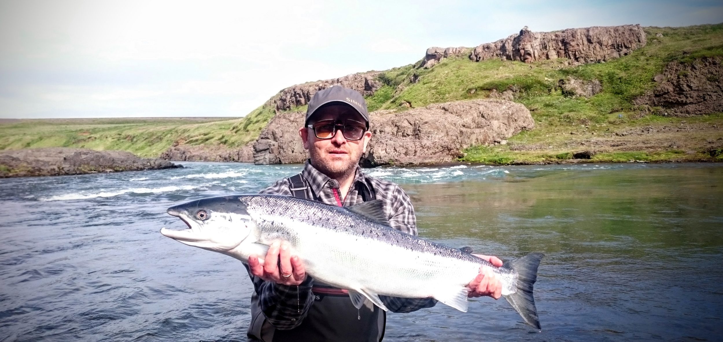 Jóhann Davíð með lax í Blöndu